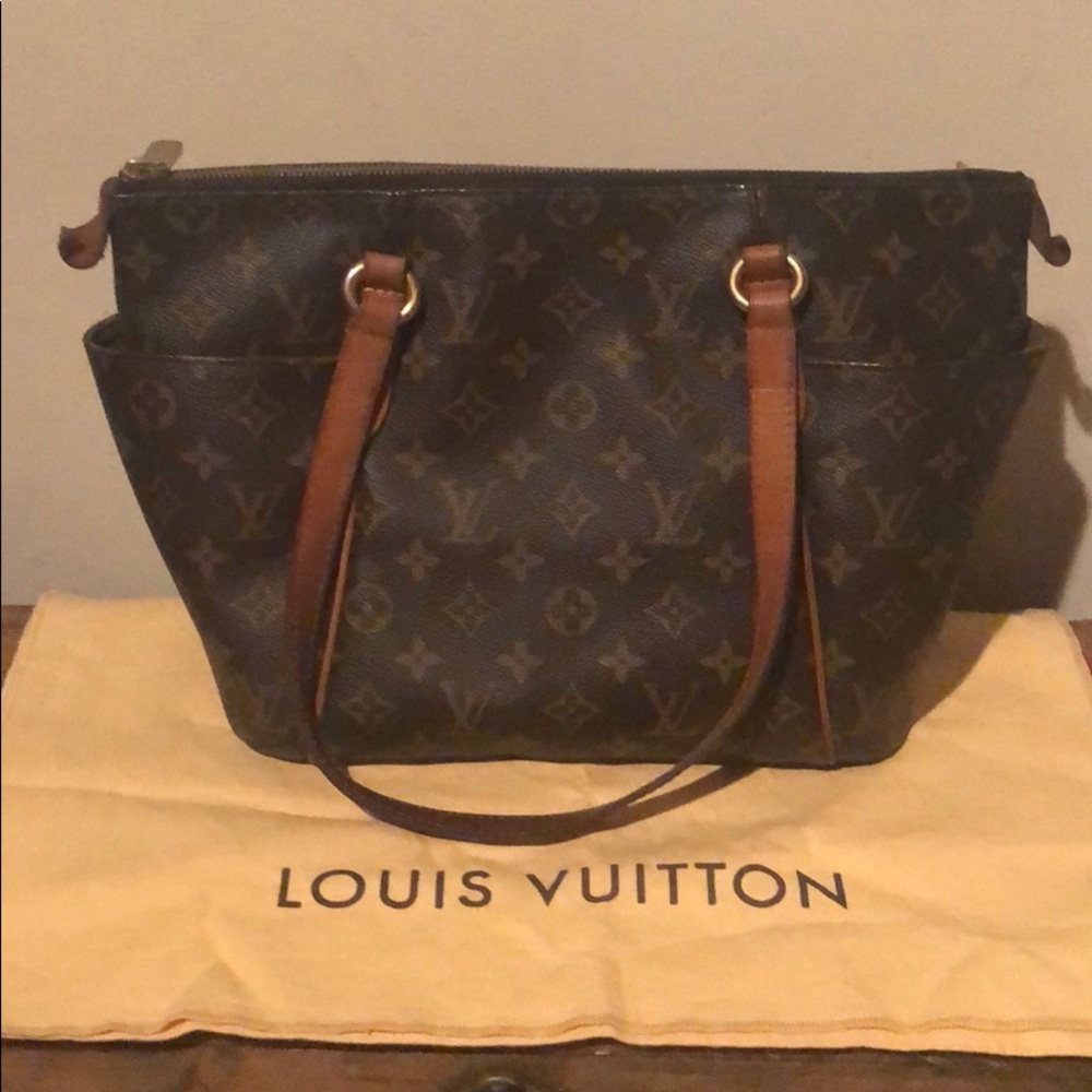 Authentic Louis Vuitton Purse